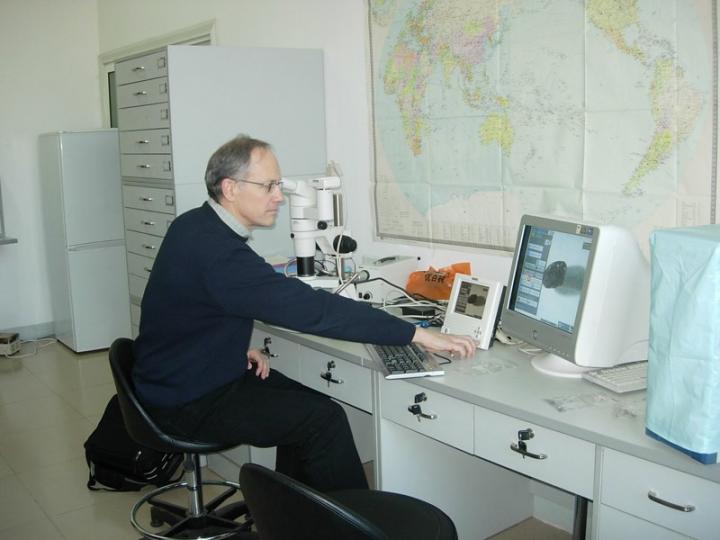 GC in Shandong University Lab, Jinan, China 2006
